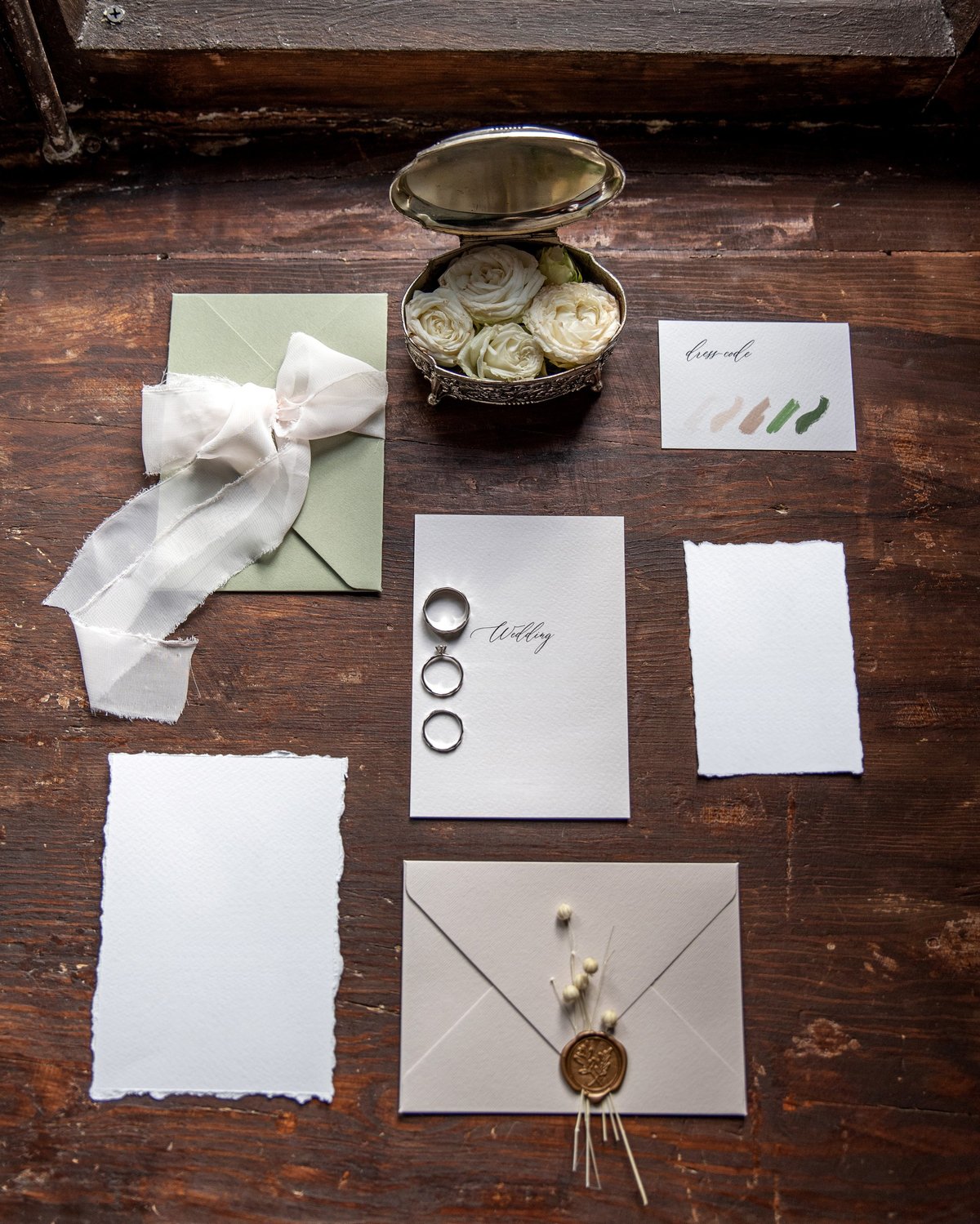 Wedding invitations with rings and flowers